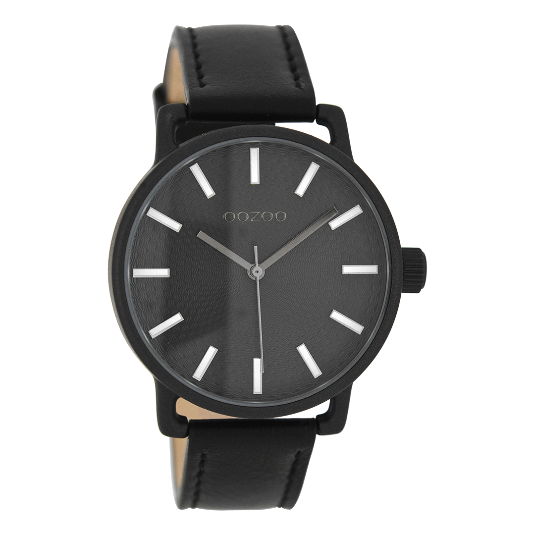 OOZOO Montre en noir avec bracelet en cuir en noir - C8314