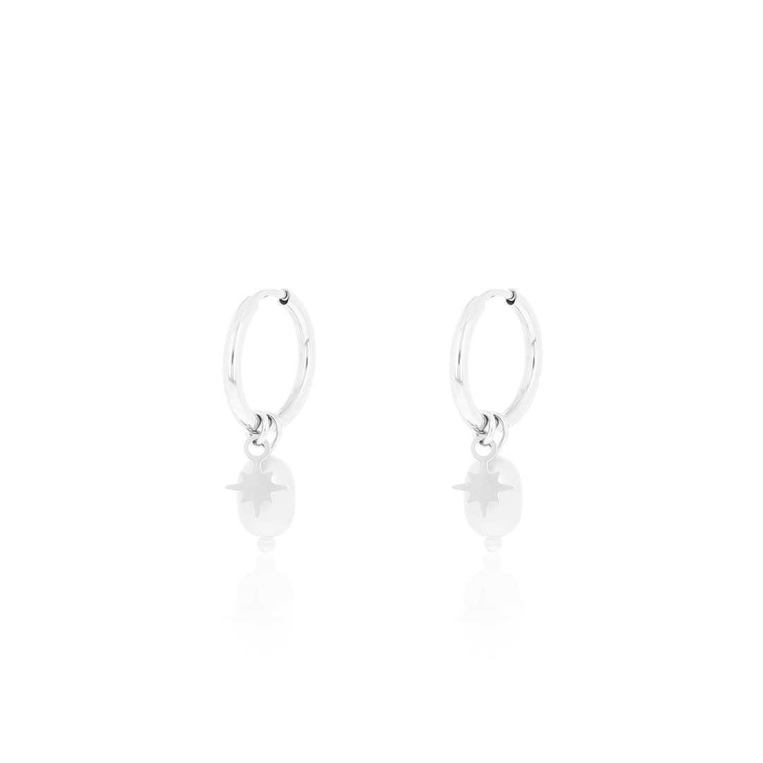 Boucles d'oreilles créoles en couleur argent avec une étoile et une perle 